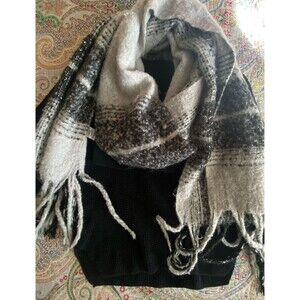 wide cut monochrome black & white plaid knit scarf w/ fringe tips hidden sequins